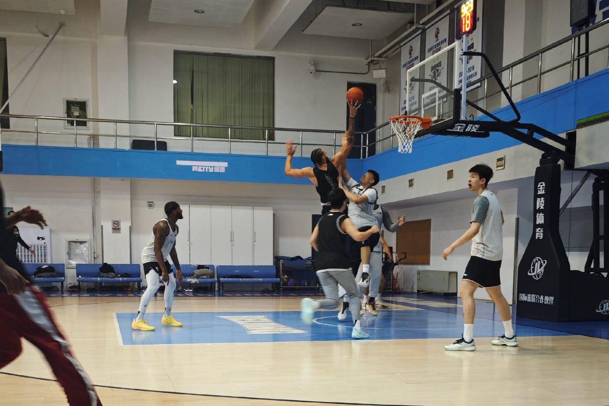 陈盈骏：与麦基做队友很兴奋 攻防两端都能帮助球队