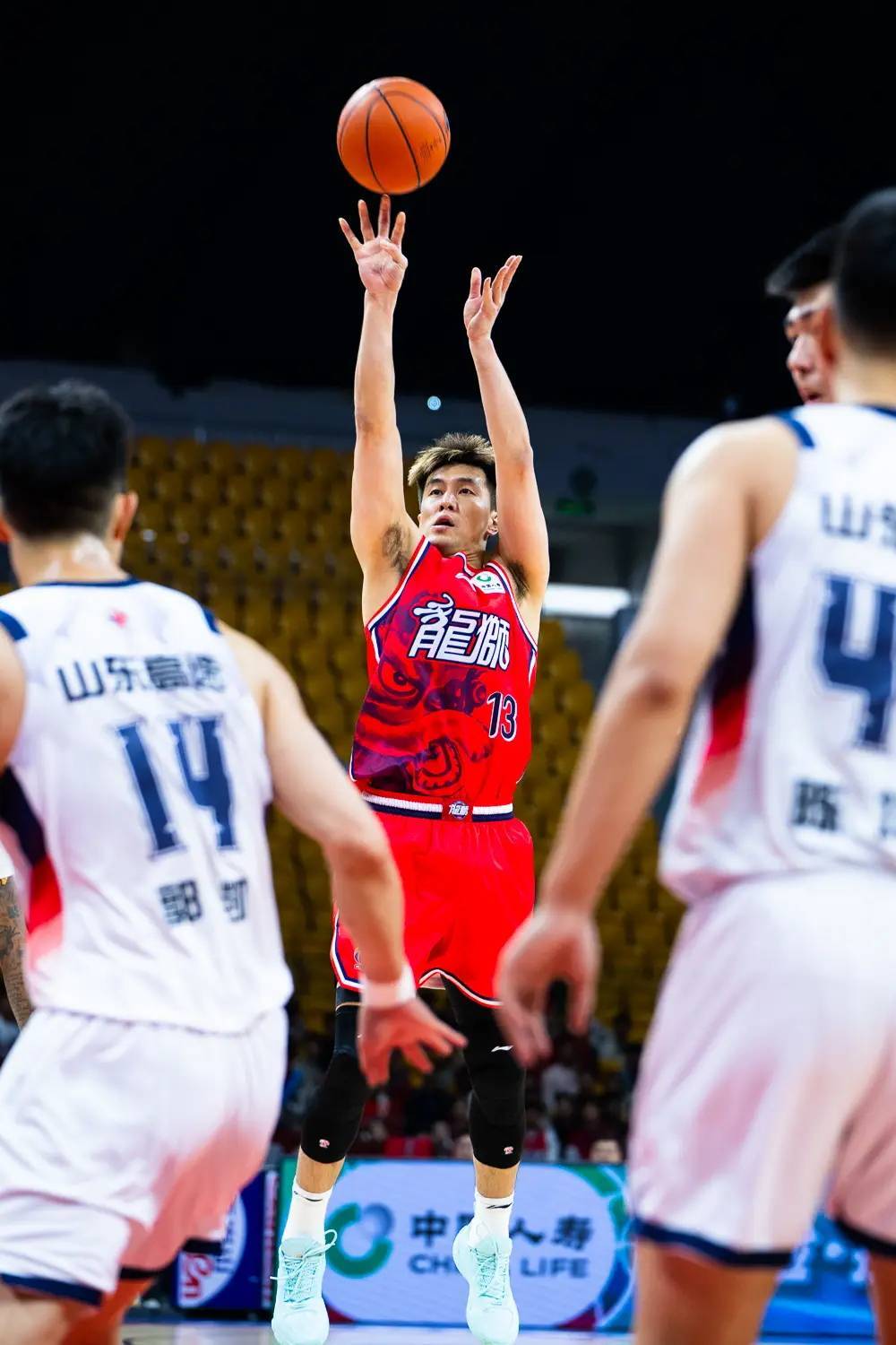 大反转！赛季报销第五天！郭艾伦收3好消息，广州队不装摊牌了