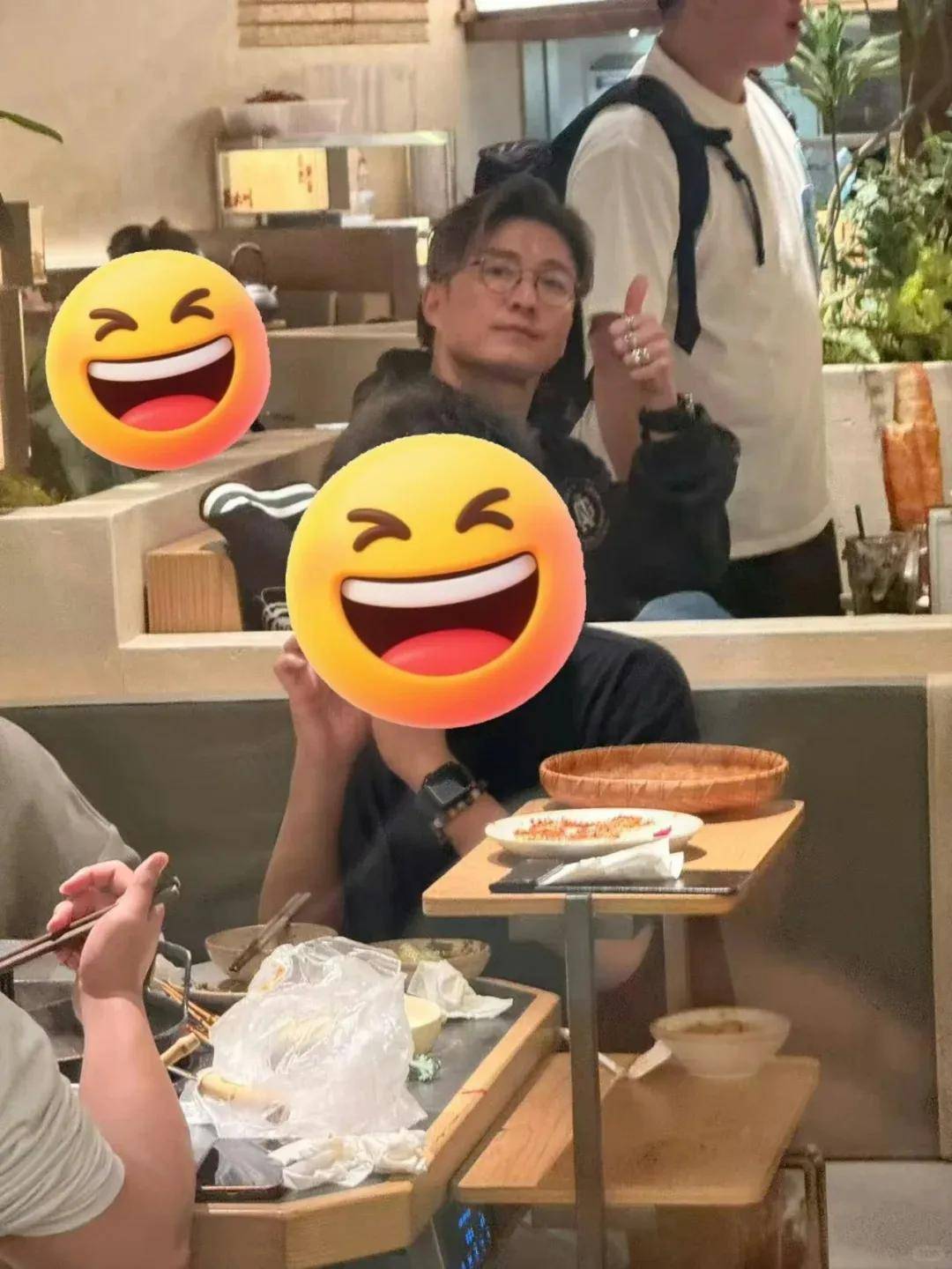 陳山聰近日在廣州一間食肆被網民野生捕獲。（小紅書圖片）