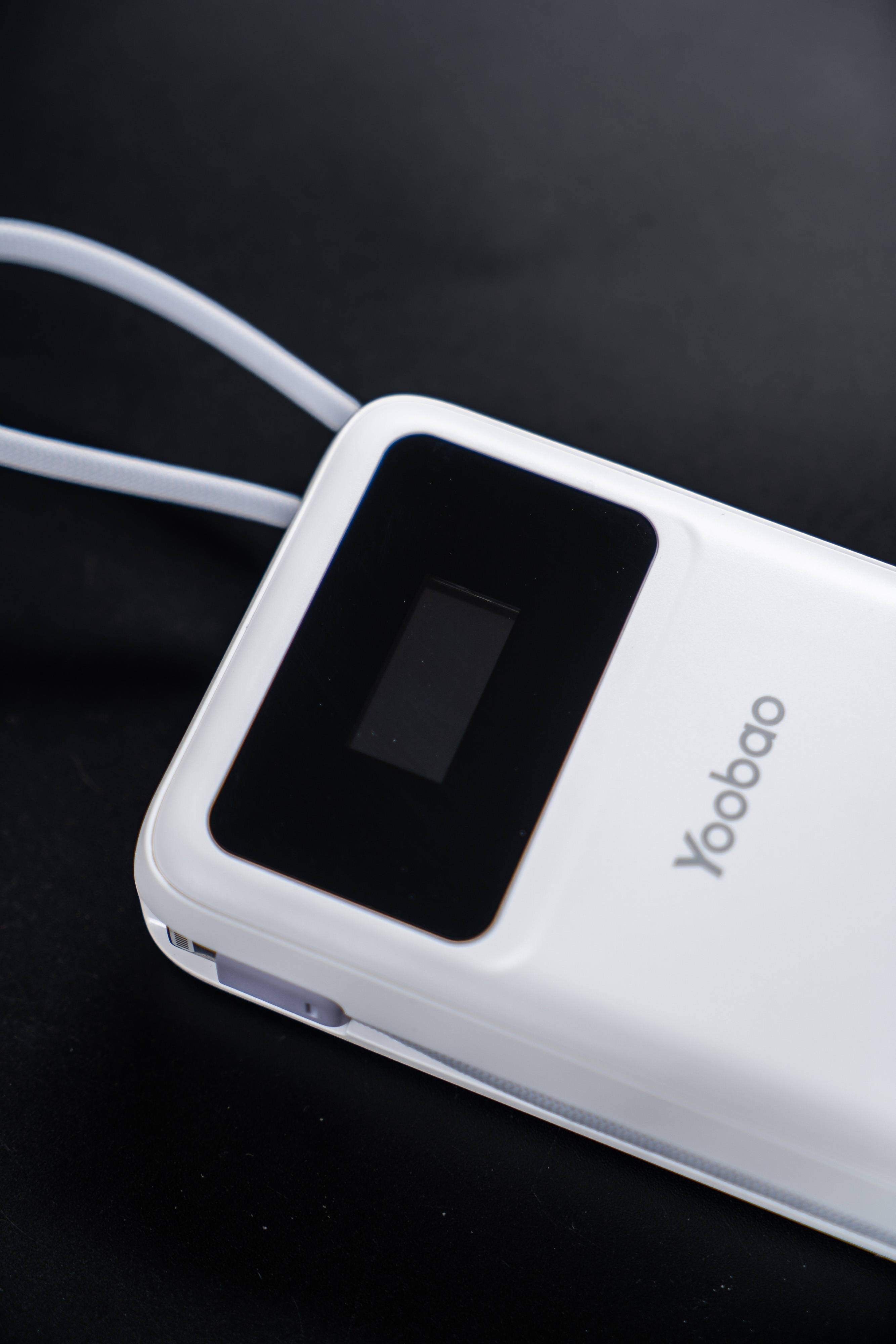 不到2.3张就能买到屏显大容量充电宝你敢信？羽博自带双线充电宝分享