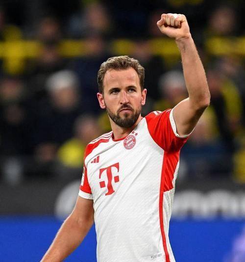 48球踢怕拜仁！CEO卑微致电家属，砸德甲纪录高薪锁死凯恩