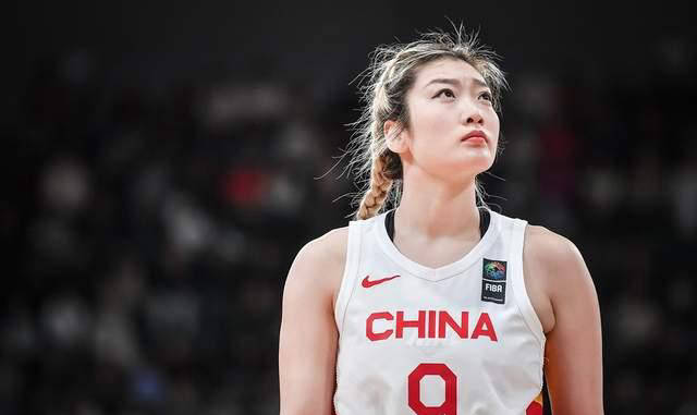 李梦回归女篮在即？张子宇换号码背后的秘密，宫鲁鸣出手显用意