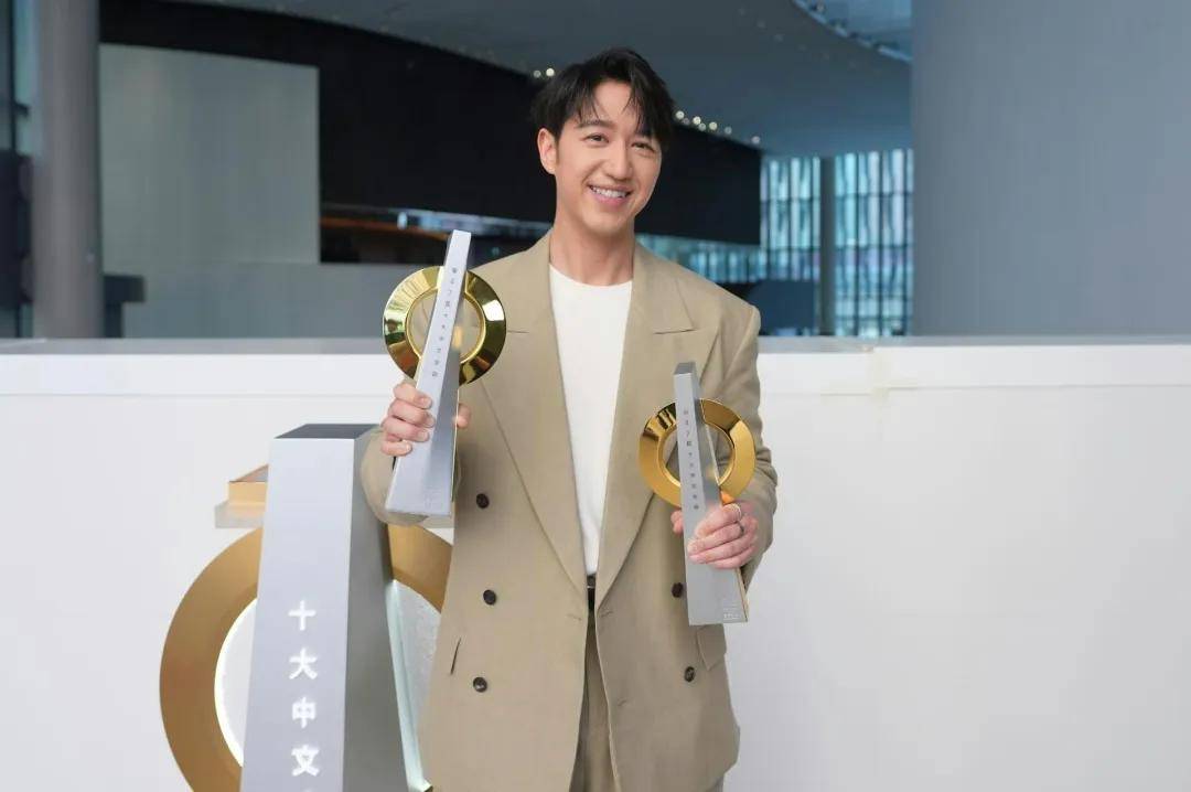 馮允謙奪得優秀流行歌手大獎與十大中文金曲獎。(公關提供)
