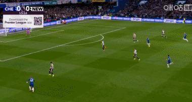 切尔西疯了？赛前围住裁判加油，场上却踢得像无头苍蝇，11亿豪阵被残阵纽卡暴打！