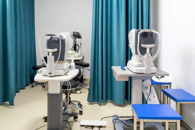 女子术后葡萄膜炎复发需长期用药维持 华厦