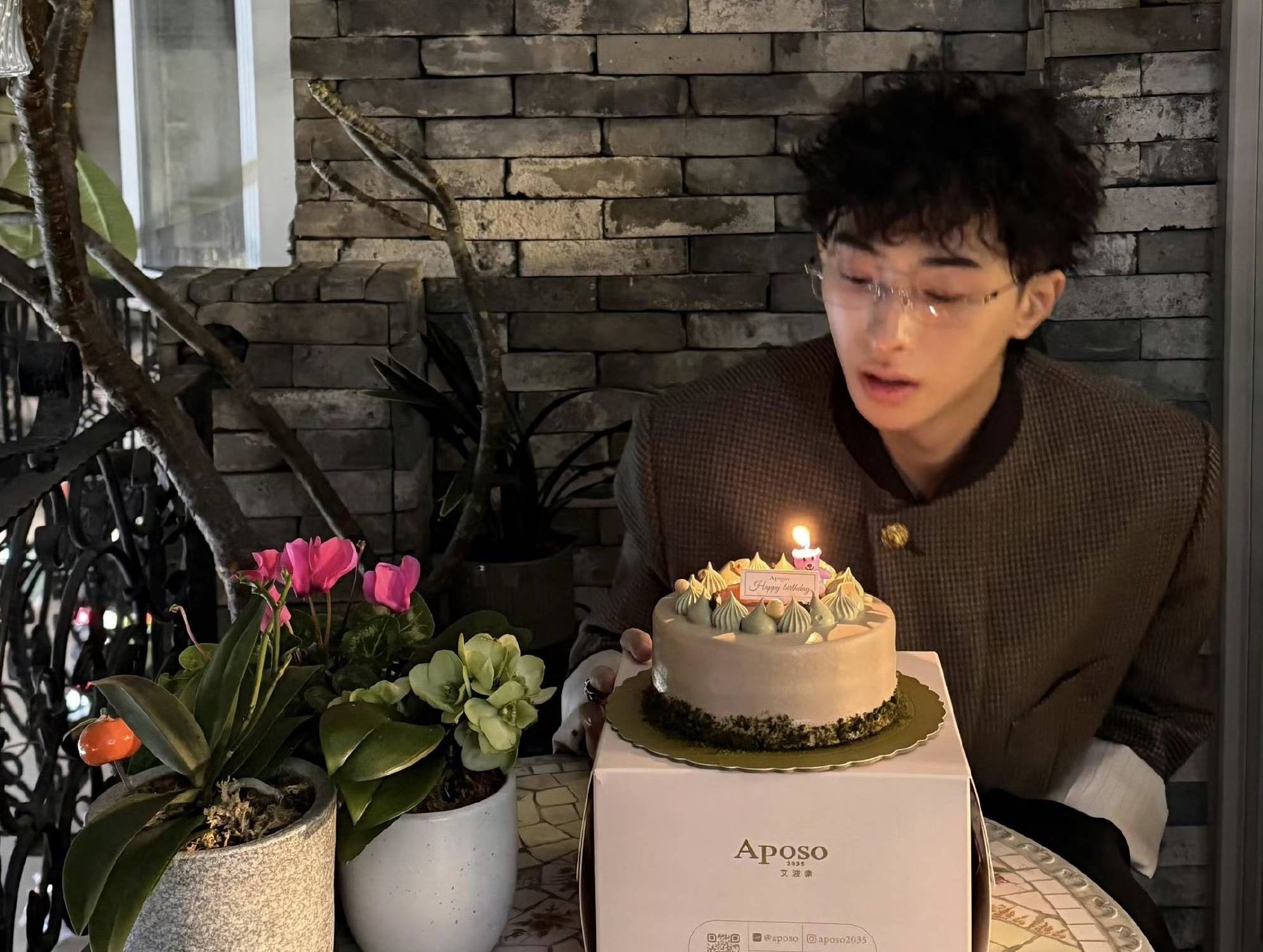恩利24岁生日，庾澄庆与米粒罕见同框！揭秘重组家庭最体面的活法_秦昊_网友_伊能静