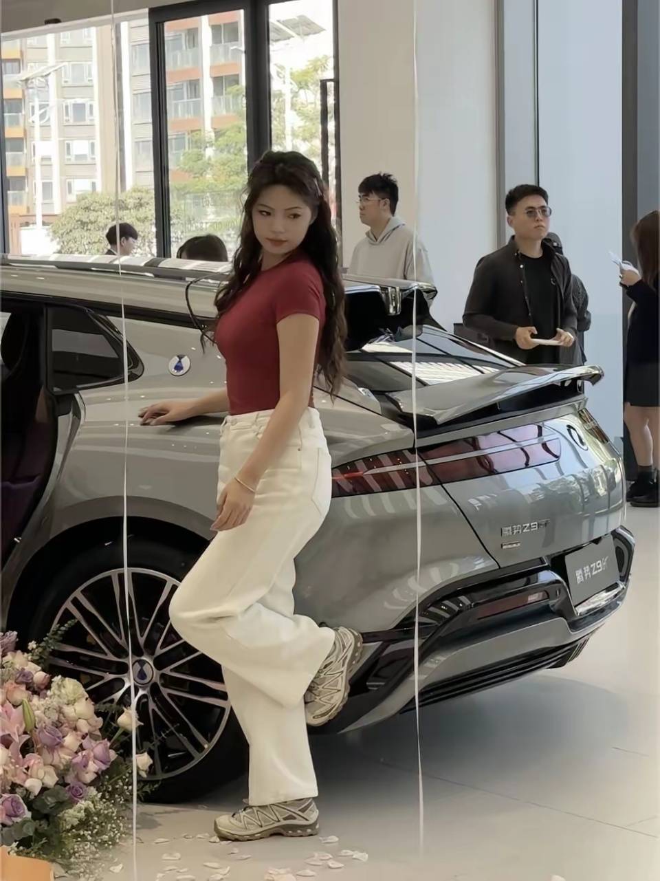 充电比加油还快！腾势Z9GT携“闪充电池”交付，燃油车最后的堡垒被攻破？