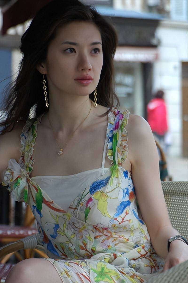 从央视主持到实力派演员,婚姻成谜却越活越美