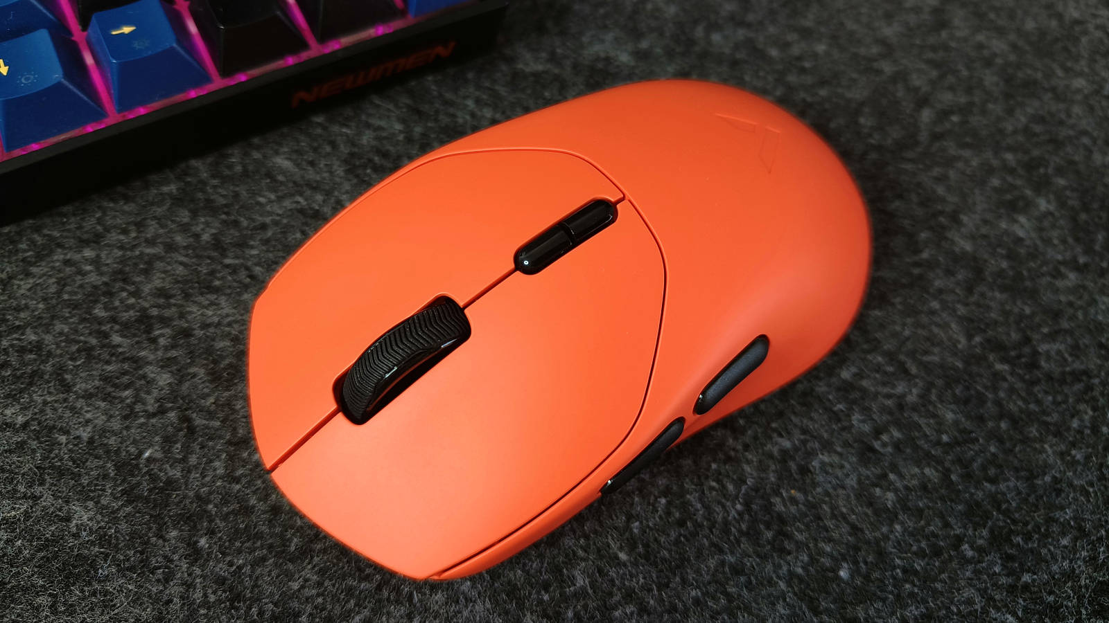 电竞鼠标界的性能怪兽组合：雷柏VT1+P5 PLUS焰影橙上手体验