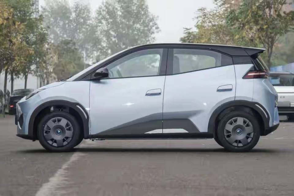 油价重回9元时代?比亚迪闪充给出最优解!