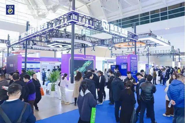 紫光云发布行业垂类大模型，打造AI落地“三位一体”新范式