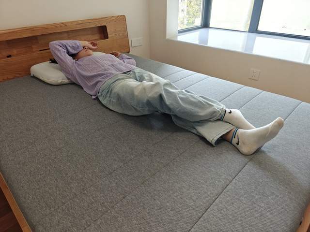 新房新体验：8H小金乌金石床垫，用矿物能量重塑黄金睡眠