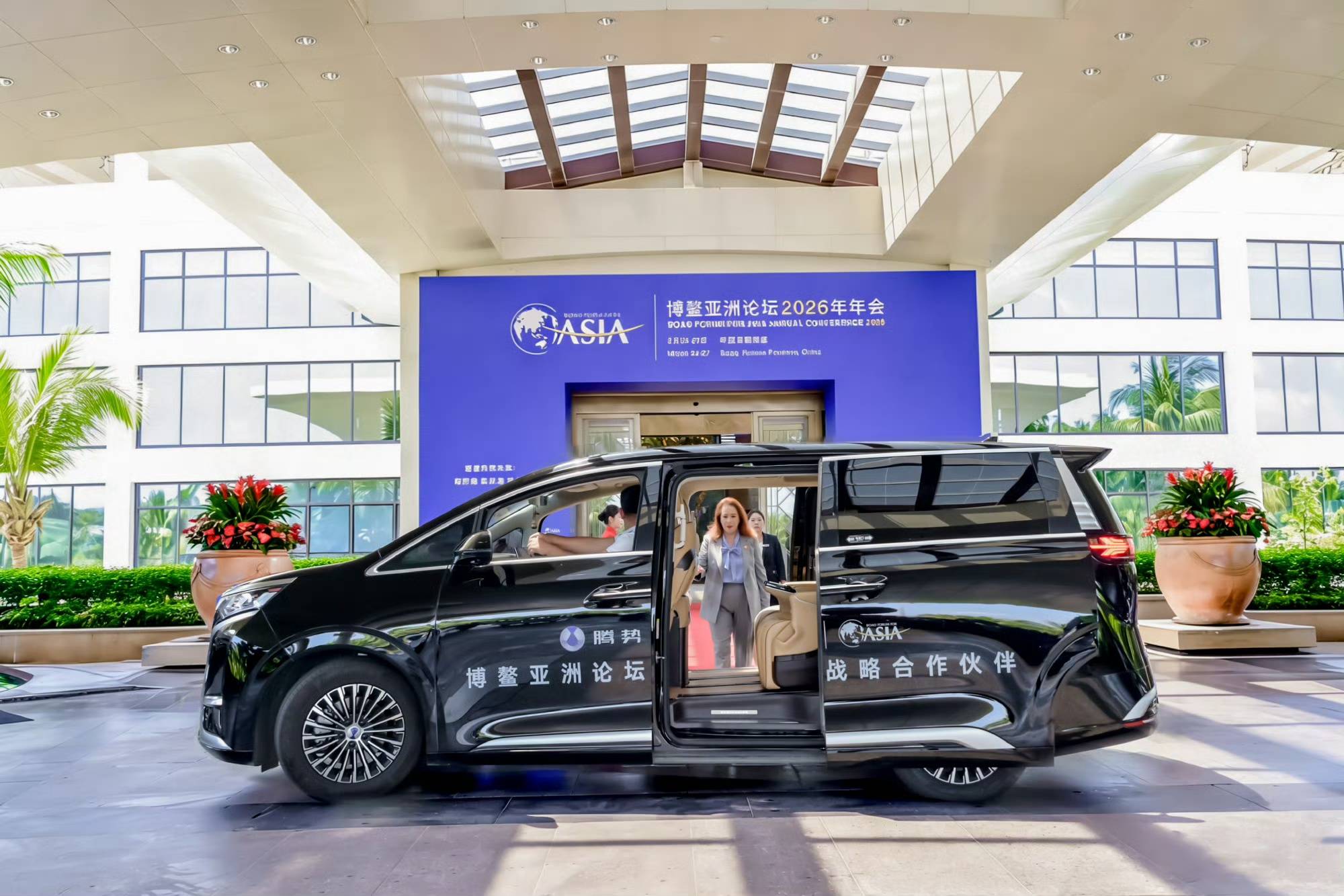 从“世界工厂”到“创新高地”:博鳌路上的这辆车,开出了中国制造的终极野心!