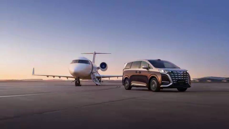 30万销冠王者归来！二代腾势D9预售38.98万起，MPV市场要变天了！