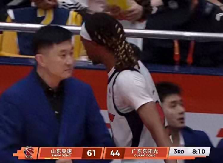 突发！杜锋忍无可忍， 正式通知水货外援离队， 打青岛单外援应战