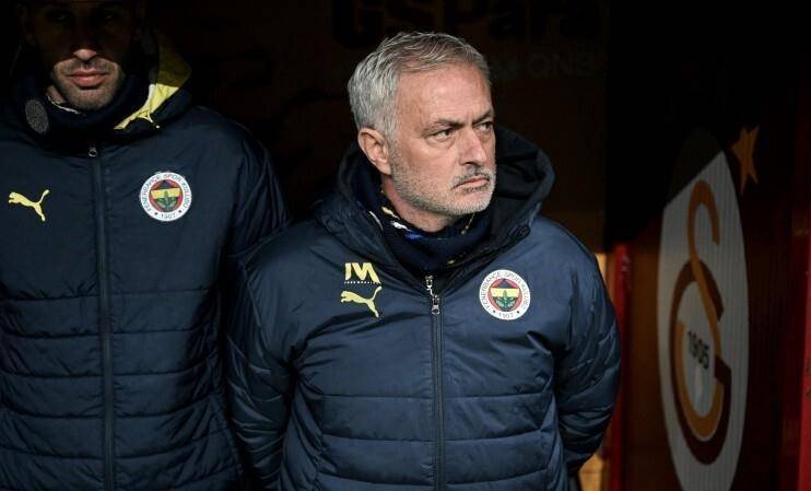 从1-0到1-1,穆里尼奥公开批评球员,老东家高歌猛进冲击双冠,本菲卡一无所获