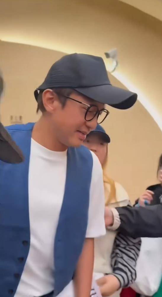 Angelababy邓超去看陈赫话剧插图4