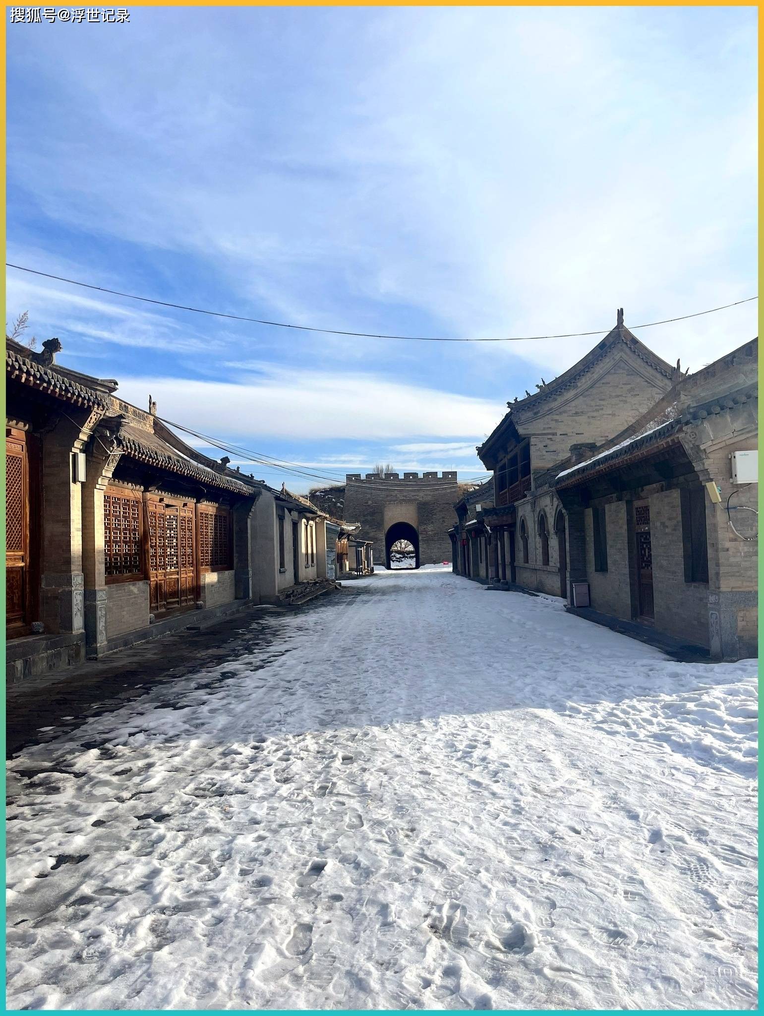 德国明斯特老城广场，哥特式教堂与石板路，蓝天白云，欧洲小城安静氛围，高清