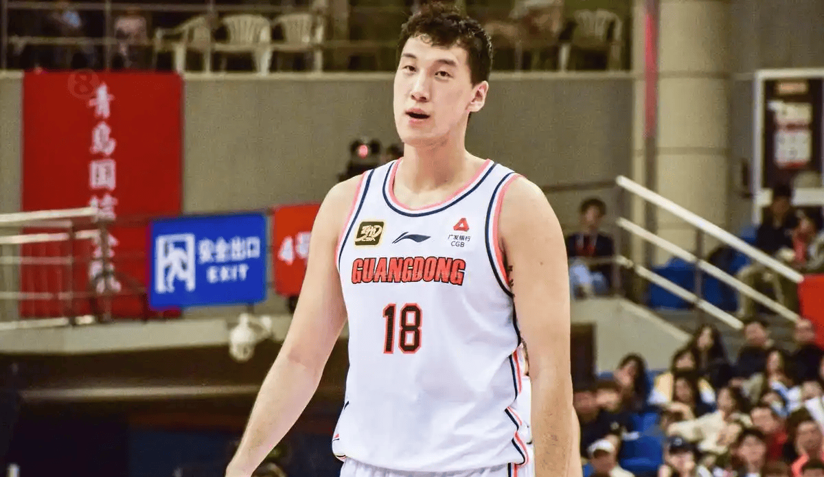 广东宏远今日早报！杜锋深夜发声，徐杰登上杂志封面，杜润旺创纪录