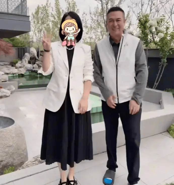 张嘉益56岁庆生照曝光 新发型显年轻活力十足