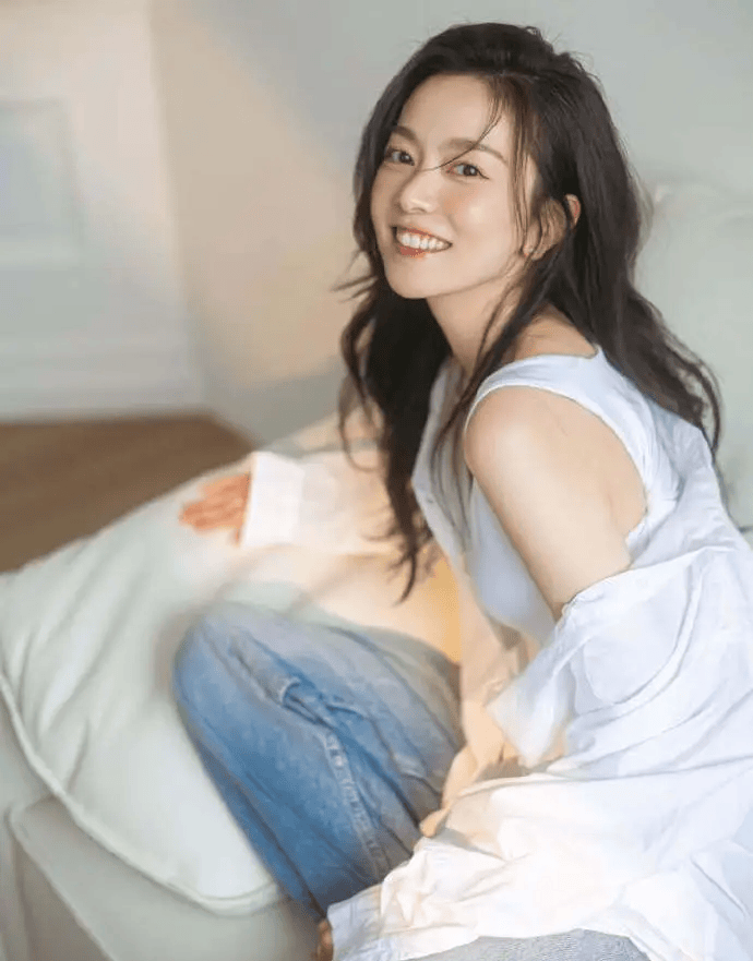 周渝民爱妻喻虹渊签约经纪公司 结束十年育儿生活重返演艺圈