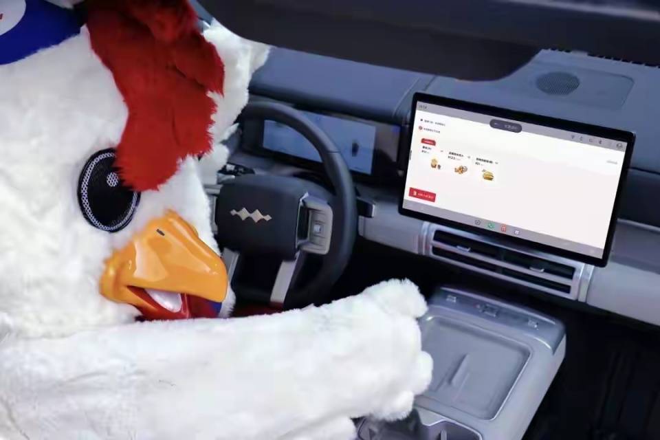 比亚迪闪充趣味出圈！“吃个肯德基的功夫，车就充饱了？”