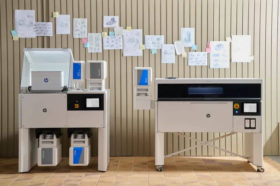 3D打印风向标：工业下沉、消费升级，两巨头同日发布新品