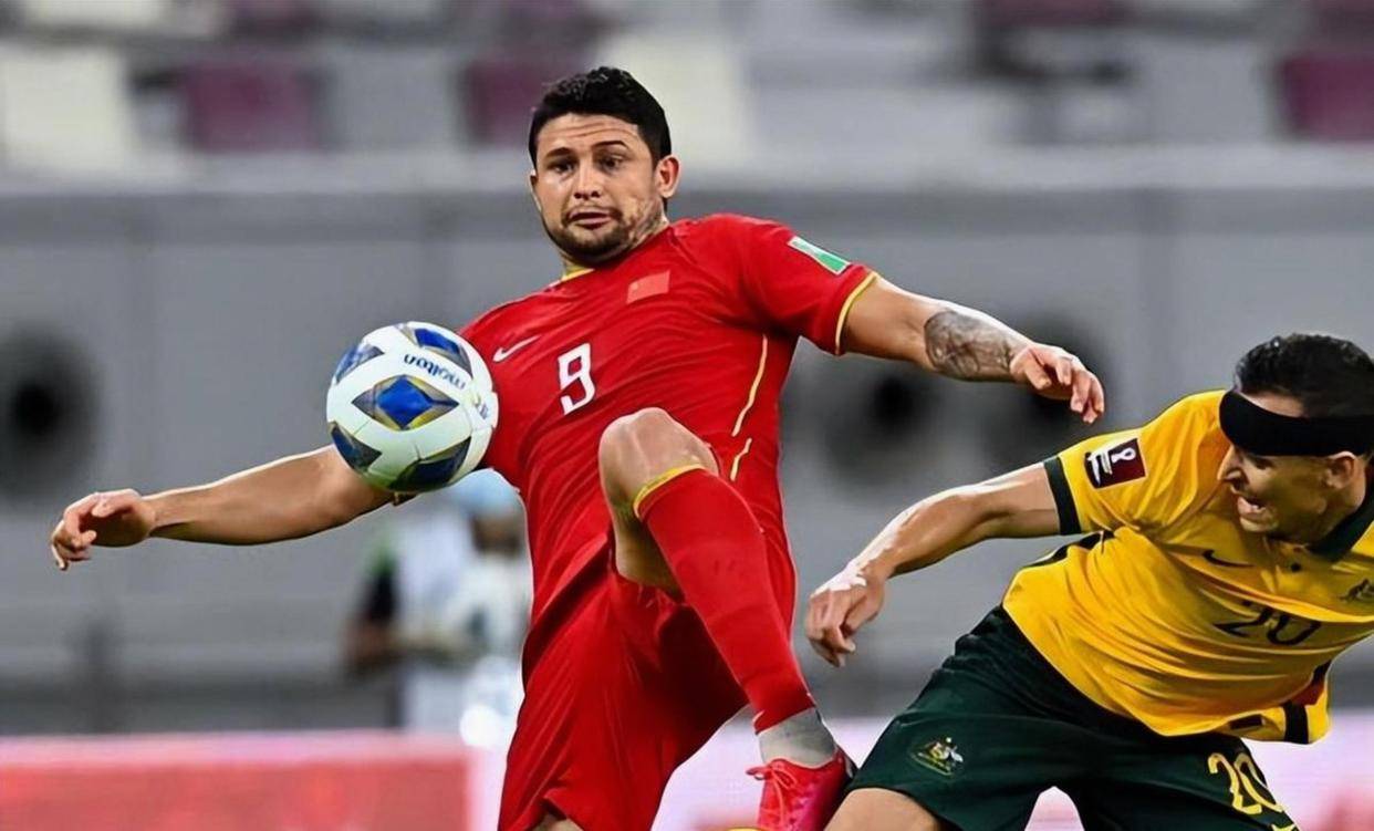 艾克森退役后首次提及世界杯年归来刚好一年，这位36岁前国脚归化球员又在动态中展现新状态