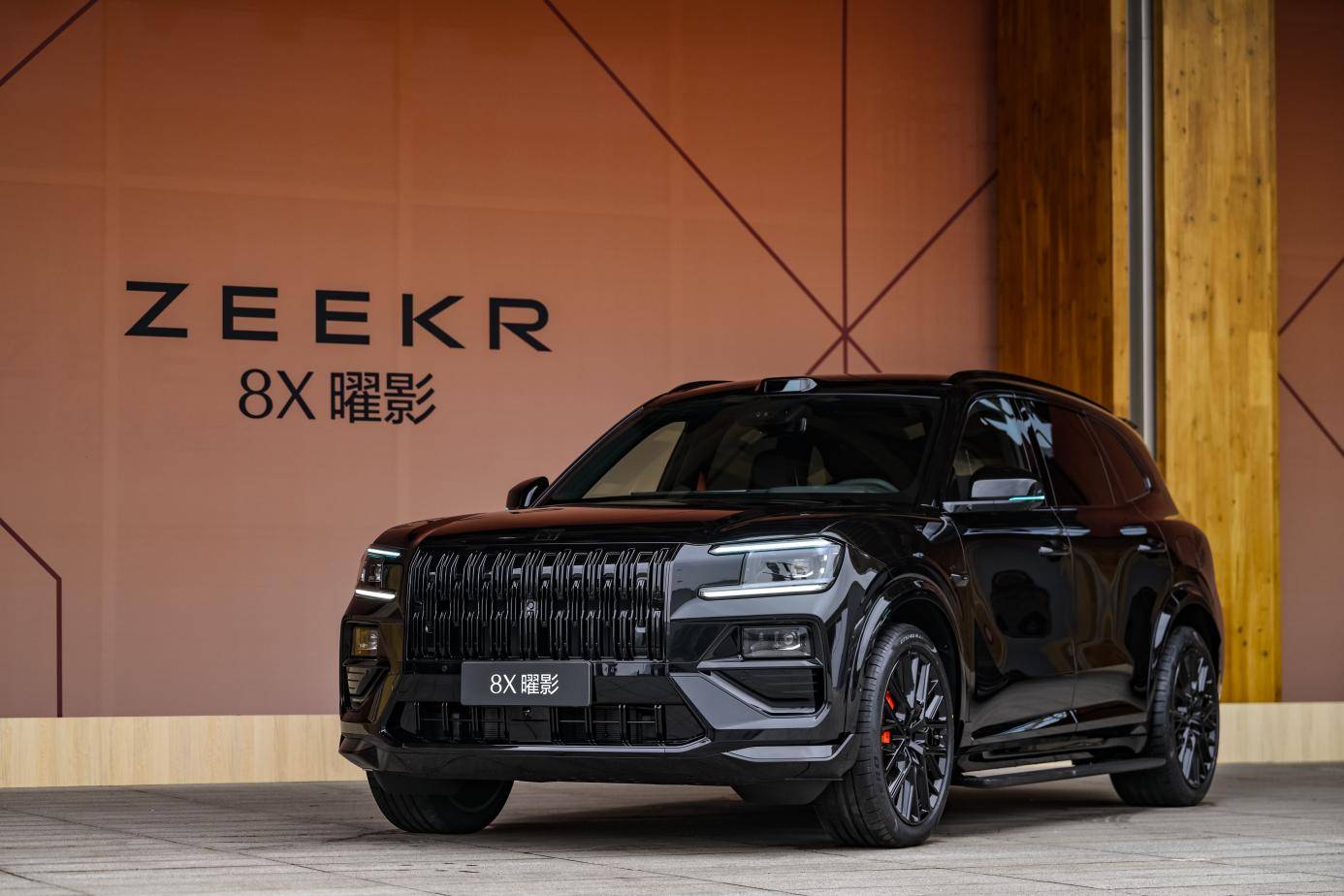 直面BBA高性能旗舰竞争,极氪8X正式上市,上市限时售价32.98万元起 直面BBA高性能旗舰竞争,极氪8X正式上市,上市限时售价32.98万元起