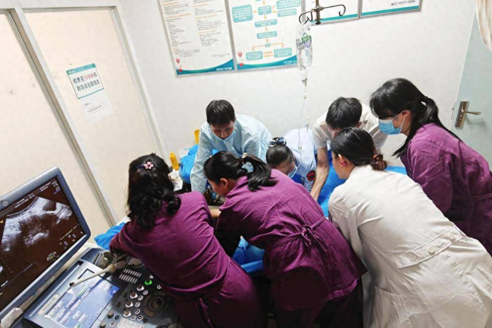 女大学生宫外孕大出血差点没命,医生：自私男友导致,分手吧！