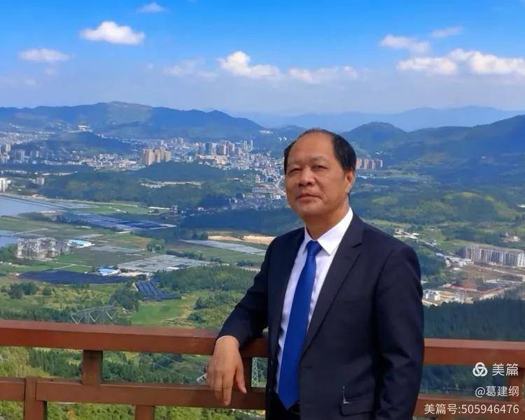 枯笔通神，墨韵天成——王国灿枯笔书法艺术简论