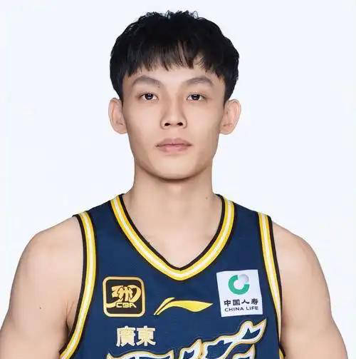 徐杰透露肠胃炎影响状态，送医治疗恢复中，杜锋曾遭遇相似困扰