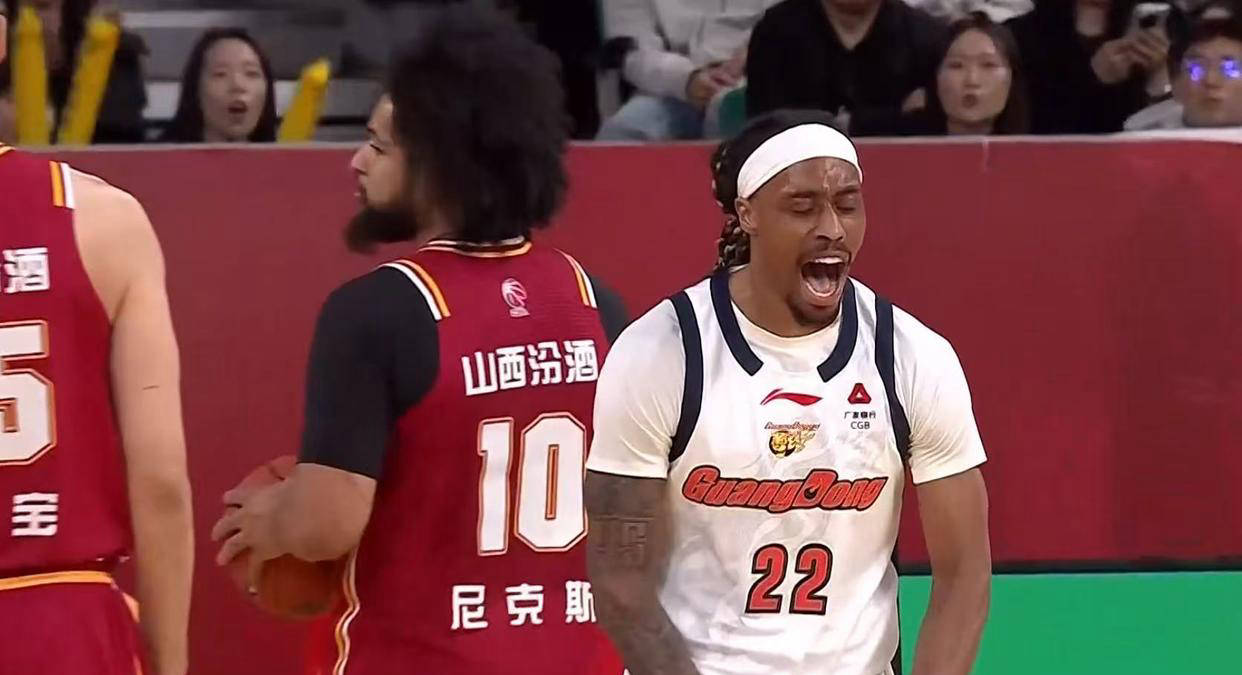 广东男篮风波不断？更衣室内讧浮出水面，杜锋下课倒计时开启！