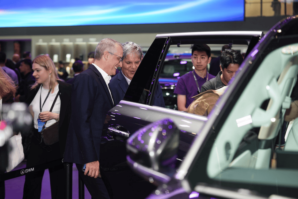 以中国豪华定义全球旗舰，魏牌 V9X 亮相北京车展589.png