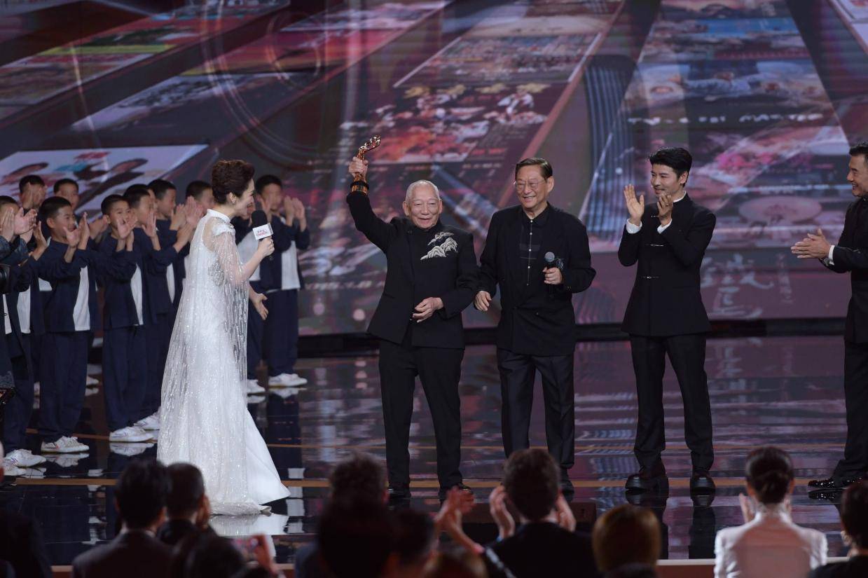 袁和平荣膺北影节终身成就奖：心永似18岁，电影征途再启航