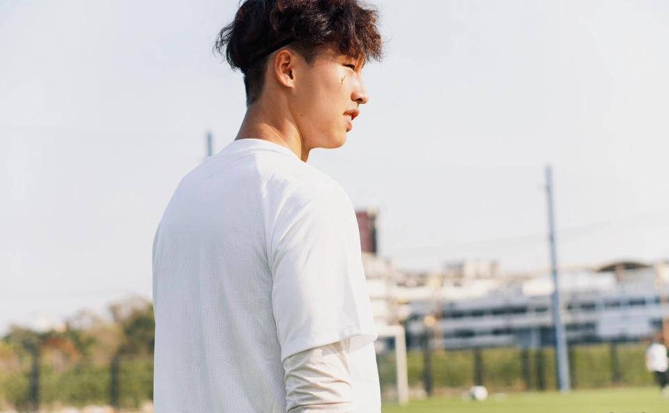 姚浩洋险些乌龙失误引热议，前国脚解读年轻门将成长波动