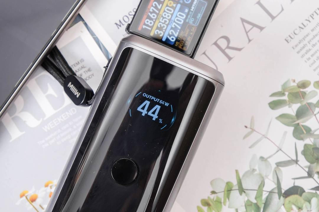 米物能量柱Pro体验：120W小米秒充+100W笔记本快充，一个顶三个