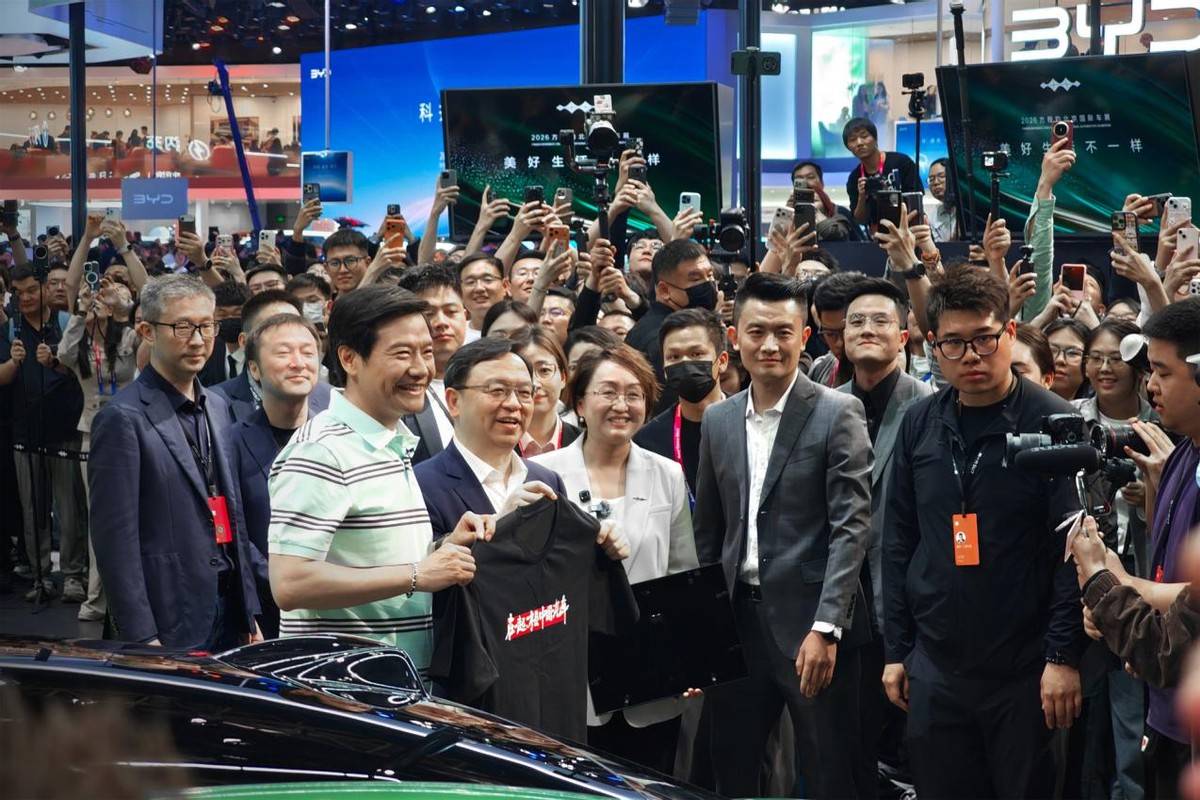 《霸屏北京车展！比亚迪E3馆火到国外，全场C位实锤》