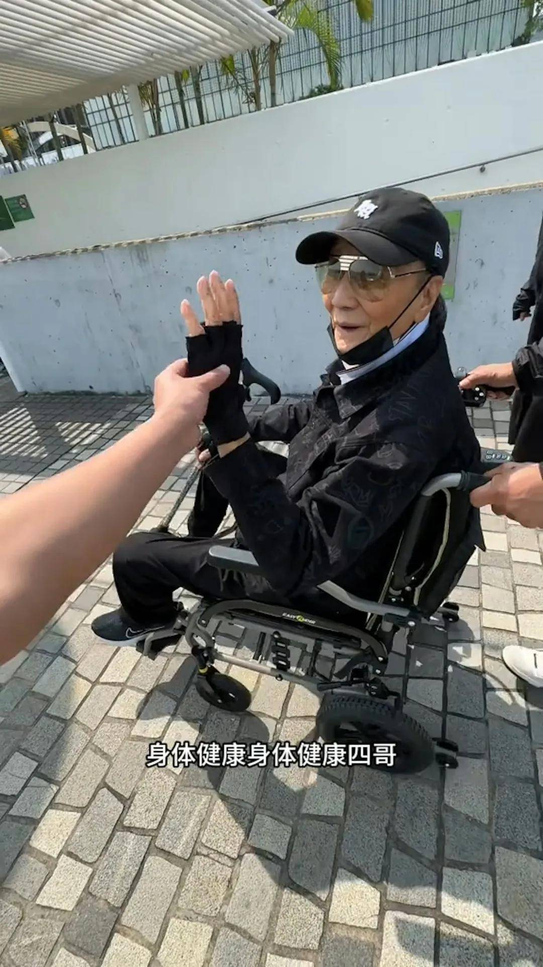 謝賢被網民捕獲。（影片截圖）