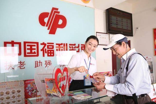 “买彩票中748万不告诉孩子”上热搜，中大奖后会给家庭带来哪些影响？