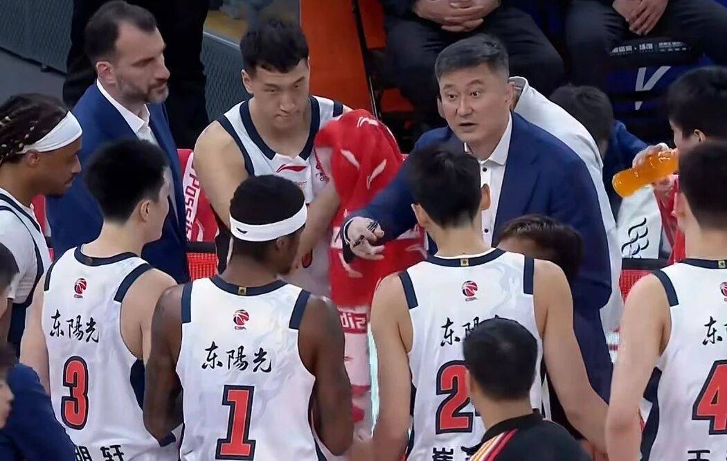 广东男篮被看衰，主场门票票价出炉，杜锋爱将场均0.7分引球迷不满