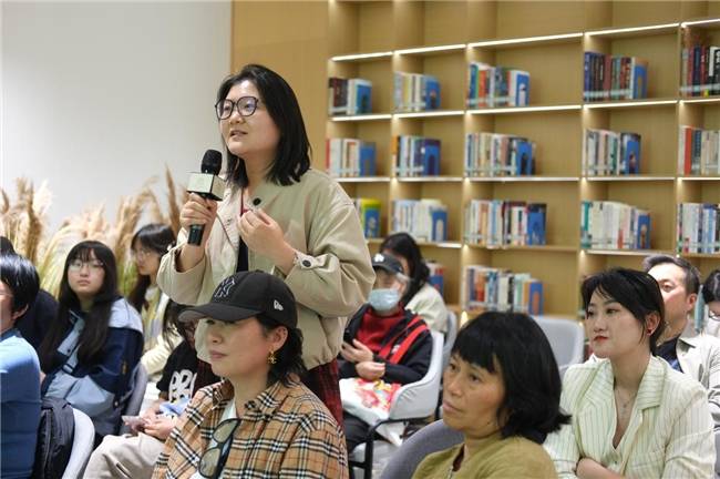 围坐共读品书香 杭州留下有意思书房解锁阅读新风景(图2) 围坐共读品书香 杭州留下有意思书房解锁阅读新风景(图2)