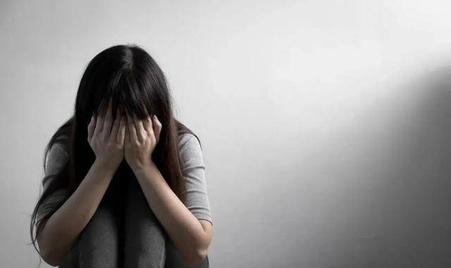 原创            飞行员患抑郁症驾机自杀，主驾驶被锁舱外进不来，149人陪葬