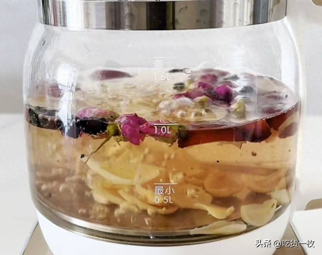 原创            这样搭配一斤胜吃10斤枸杞！每天一杯，养肝肾补气血强免疫