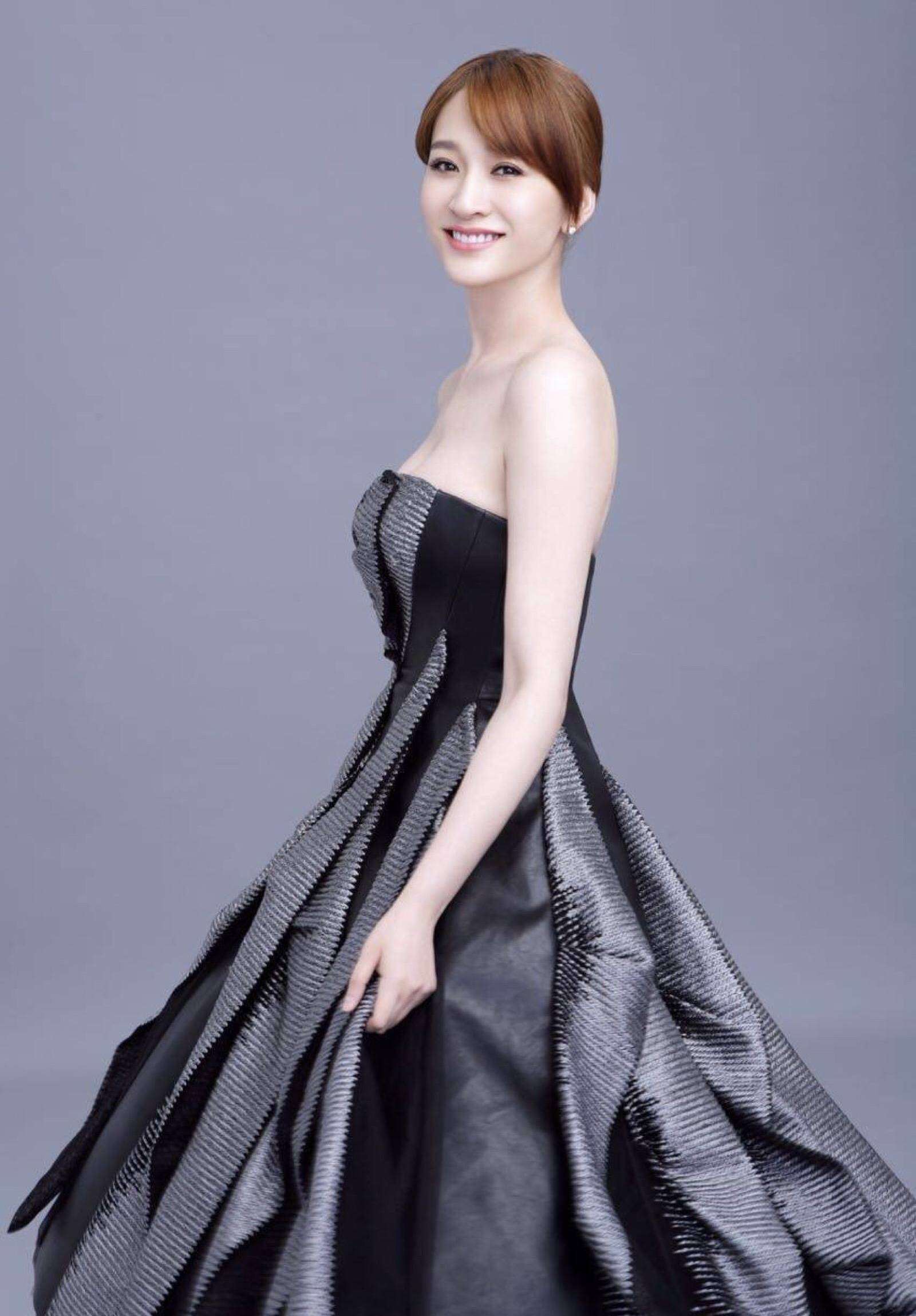 中年女星真实状态李小冉瘦脱相江珊显老态谁在优雅老去?