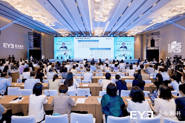 AI赋能“量眼定制”:爱尔眼科引领近视手术数智化新时代(图1) AI赋能“量眼定制”:爱尔眼科引领近视手术数智化新时代(图1)
