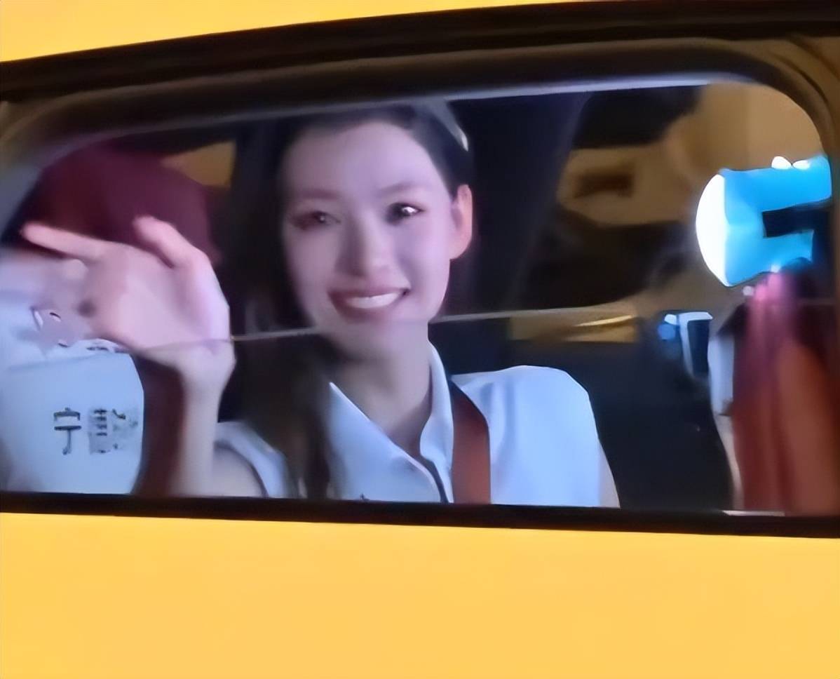 张艺上被曝《乘风2026》淘汰后,直接乘车离开录制现场封面图