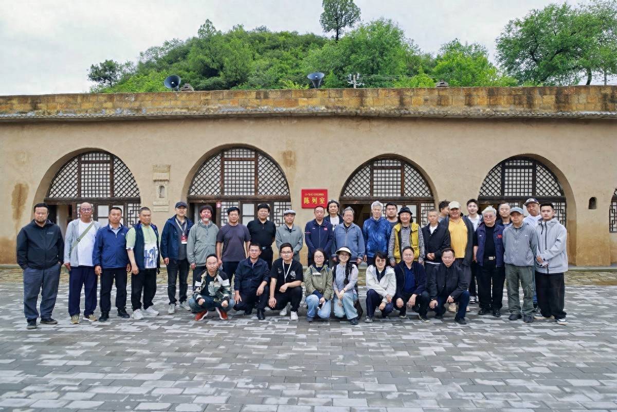 追寻红色足迹 写生甘泉象鼻子湾
