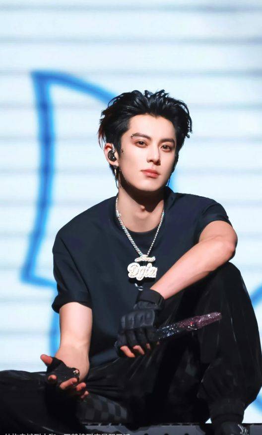 原创            尴尬了！王鹤棣一场玩笑揭开内娱通病：没文化、爱算计、太双标
