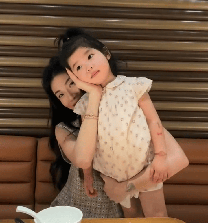 程晓玥谈女儿小时候长相：曾未被告知丑，如今长开变可爱